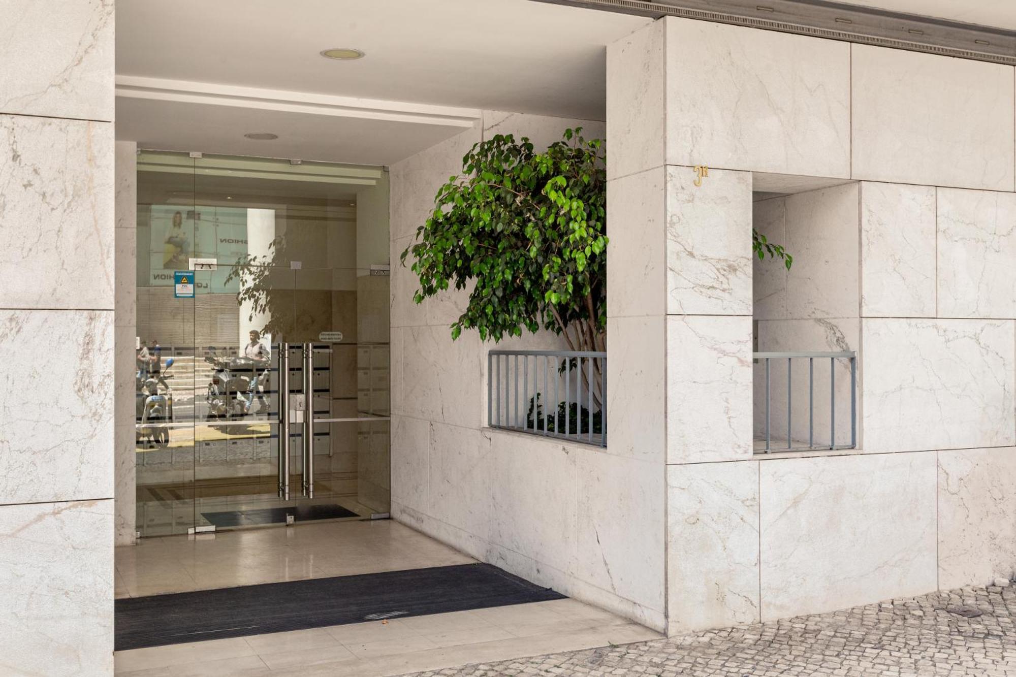 Saldanha Retreat 2br & Parking By Host For Us * Lissabon